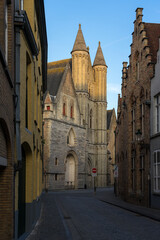 Obraz premium Street in the old town of the beautiful city of Bruges in Belgium, with its historic facades.