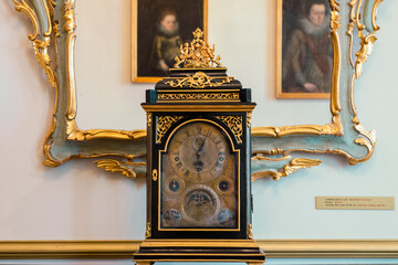Horloge ancienne avec dorures