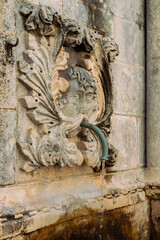 Détail de ¾ d'une bouche de la fontaine d'onofrio, Dubrovnik
