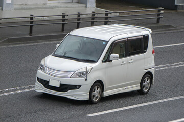 トールワゴン　コンパクトカー　道路走行