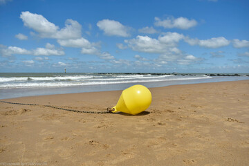 La bouée et la mer