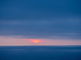 Obraz premium sunset over the sea cornwall uk 