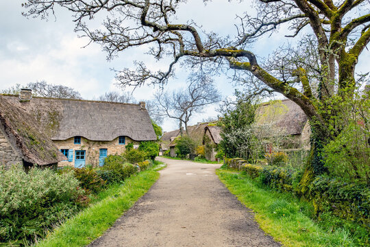 Kerhinet, Saint-Lyphard, Brittany, France: Thatched cottages in Kerhinet Historic Village at Briere Natural Park