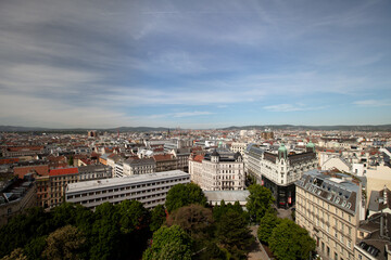 Fototapeta premium Blick über Wien vom Restaurant 360 Grad Ocean Sky Wien
