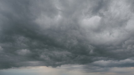 Obraz premium Heavy rain is coming. Cumulus dark clouds harbinger of bad weather and heavy rains. Timelapse.
