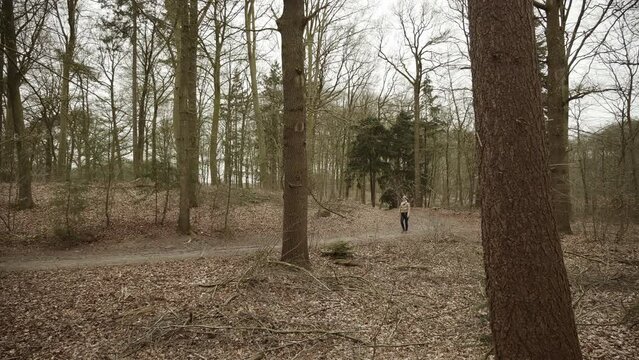 Woman walks in Gilwell Adas Hoeve campsite