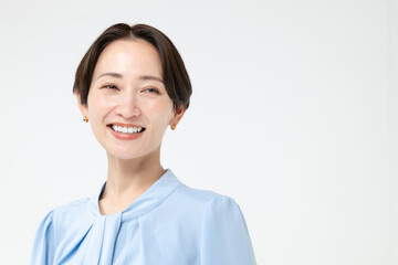 笑顔の女性　ビジネス　キャリアウーマン