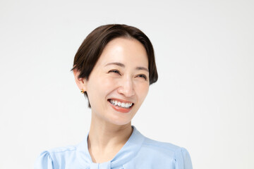 笑顔の女性　ビジネス　キャリアウーマン