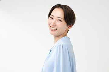 笑顔の女性　ビジネス　キャリアウーマン