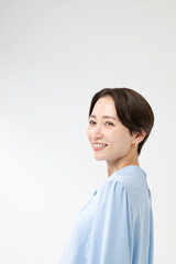 笑顔の女性　ビジネス　キャリアウーマン