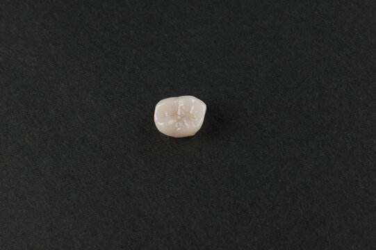 ceramic dental crown