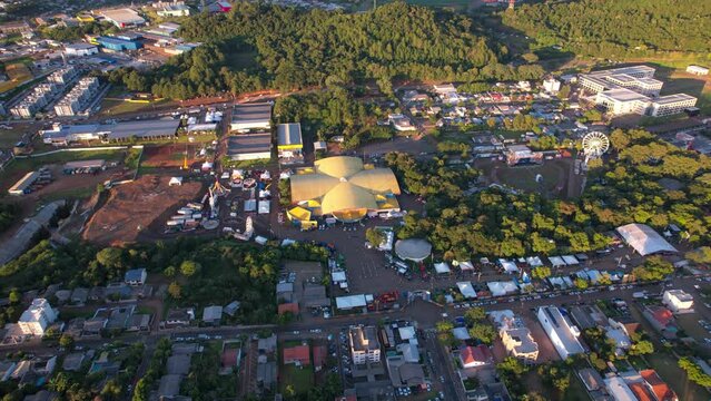 Imagens a&eacute;reas feitas com drone da EXPOBEL 2024 em Francisco Beltr&atilde;o no Paran&aacute;