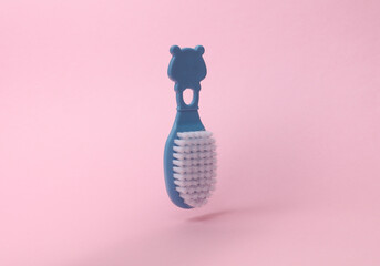 Floating Hairbrush for newborn on a pink background