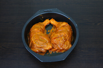 Chicken pieces marinated in curd, spice and herb mixture and oven-fried. Where juicy slow-roasted. So that I get the fragrance of tandoori chicken