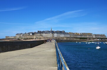 The medieval city of St Malo in Brittany in France, in Europe - obrazy, fototapety, plakaty