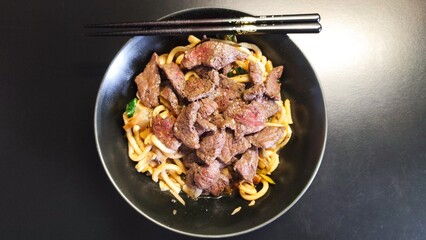 Fait maison - Nouilles udon, bœuf et courgette
