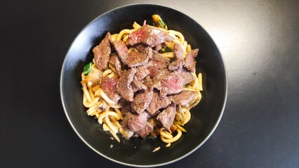 Fait maison - Nouilles udon, bœuf et courgette