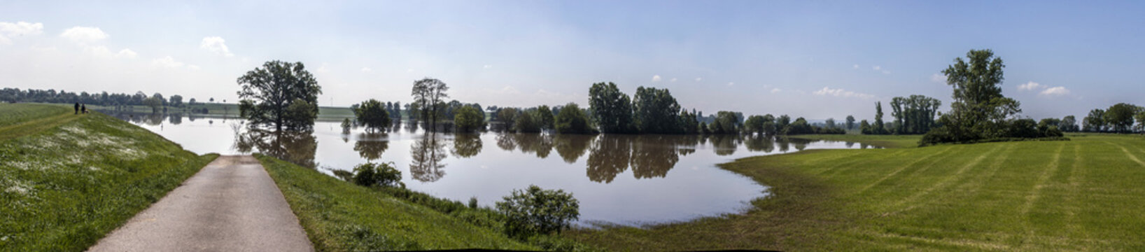 Regenr&uuml;ckhaltebecken an der Erft bei Horchheim