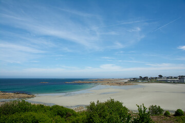 La belle et grande plage Trestel à Trévou-Tréguignec en Bretagne - France