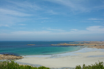 La belle et grande plage Trestel à Trévou-Tréguignec en Bretagne - France