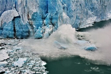 Glacier calving at the terminus of Perito Moreno Glacier in Lago Argentino, Los Glaciares National Park, Patagonia (Santa Cruz Province, Argentina)