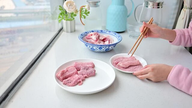 Hunan red flour steamed pork making process
