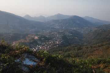 Fototapeta premium A beautiful landscape view of mountainous terrain
