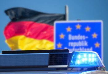 Deutschland und ein Polizeiwagen mit Blaulicht	