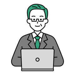 ノートパソコンで仕事をする年配のスーツの男性