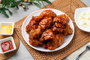 Fried, chicken, seasoning, duck, half-and-half, fried, chicken, Korean, mustard, sauce, radish, soy sauce, garlic,