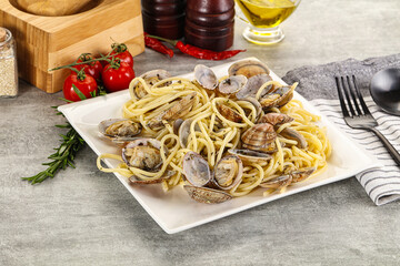 Italian pasta - Spaghetti vongole with clams