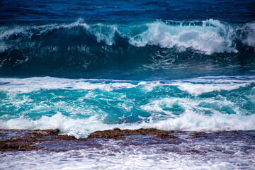 奄美, サンゴ礁に打ち寄せる波、