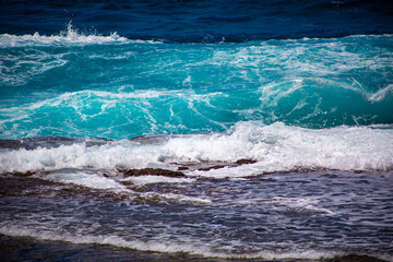 奄美, サンゴ礁に打ち寄せる波、