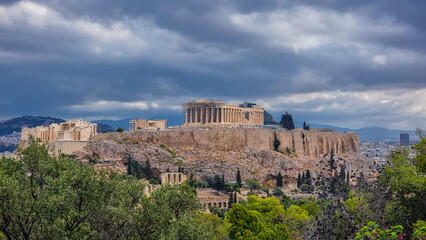 Obraz premium athens parthenon in cloudy weather greece