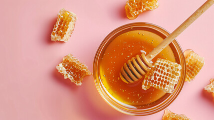 Glass bowl with sweet honey and combs on pink background
