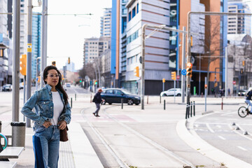 Obraz premium Asian woman waiting to enter into train station