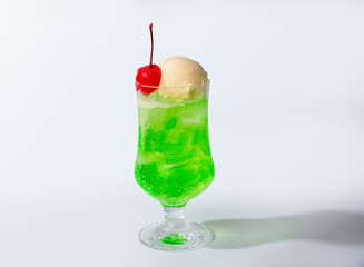 クリームソーダと影