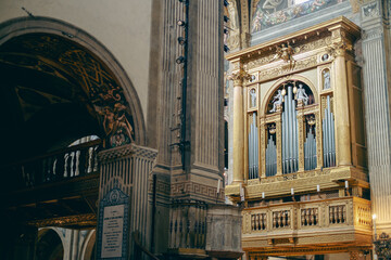 Obraz premium Gold pipe organ of the Parma Cathedral.