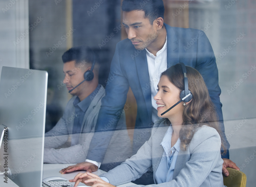 Aufkleber call center, supervisor and training with telemarketing people in office for customer service or sup
