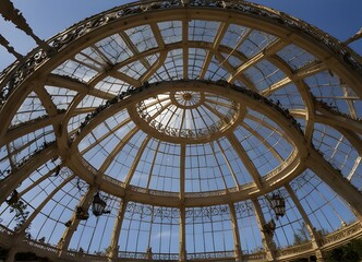 Default_Closeup_of_the_glass_dome_of_the_Glass_Palace_in_El_Re_0 (1).jpg