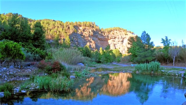 Precioso camino junto al r&iacute;o mijares en Montanejos