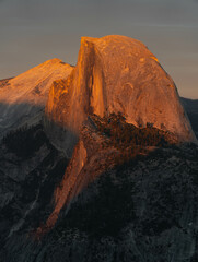 Fototapeta premium Yosemite half dome during golden hour.