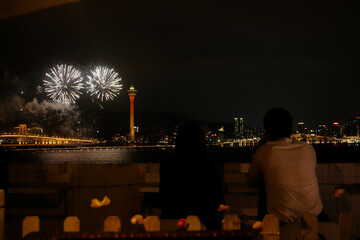Naklejka premium Romantic Couples under Macau Fireworks