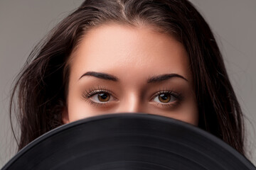 Playful gaze over vinyl, mystery and charm