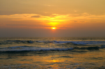 Obraz premium Panoramic beach landscape and golden sunset sky