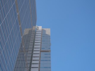 Obraz premium 高層ビルと空。オフィス街の風景。品川。