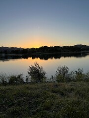 Obraz premium sunset over the lake