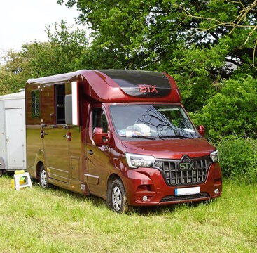 Pferdetransporter STX