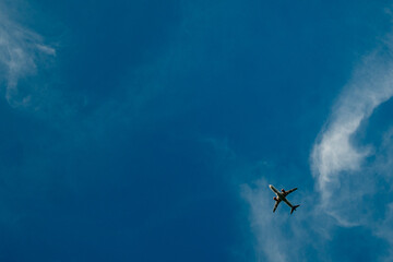 Naklejka premium Airplane flying on blue sky.