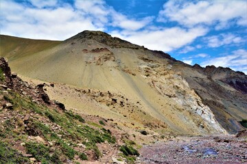 View of the rocky gorge taken from the hiking trail leading from the mountain pass Kongmaru La (5250 m) to the Chogdo village (